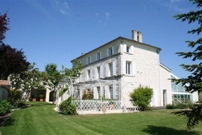 Maison 8 pièce (s) Est de Jarnac Maison 8 pièce (s) Est de Jarnac