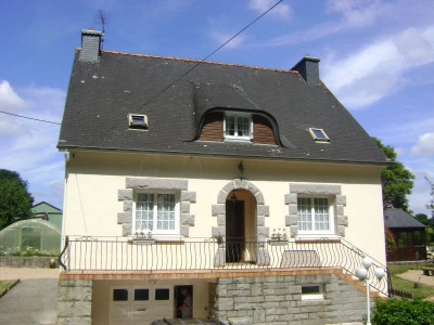 annonce immobiliere Vente Maison / villa Plouaret Maison Néobretonne au calme, ayant de beau espace de vie. 5 chambres, cuisine équipée, salle-salon avec c ...