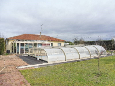 House / villa 4 rooms Limitrophe de Cognac House / villa 4 rooms Limitrophe de Cognac