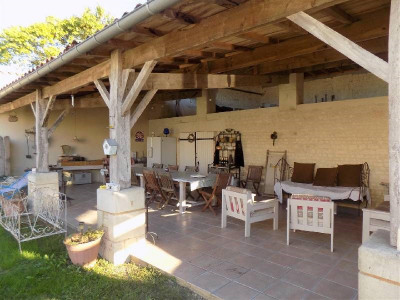 Casa antica 6 vani Limitrophe de Cognac Casa antica 6 vani Limitrophe de Cognac