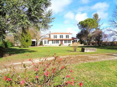 Maison 6 pièce (s) Secteur Salignac-sur-Charente Maison 6 pièce (s) Secteur Salignac-sur-Charente