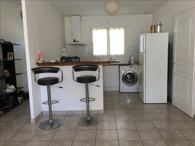 annonce immobiliere Vente Maison / villa Andernos-les-Bains Andernos, quartier calme, maison récente de plain pied, offrant une entrée, un séjour traversant avec cui ...