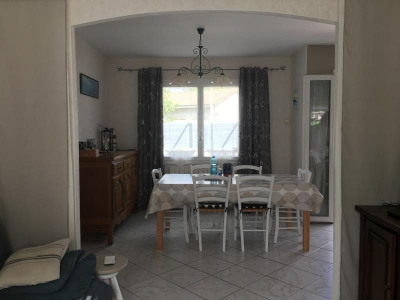 annonce immobiliere Vente Maison / villa Andernos-les-Bains Andernos, quartier calme pour cette maison lumineuse. Elle se compose d'un séjour avec cuisine, 2 chambre ...