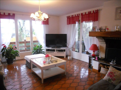 annonce immobiliere Vente de prestige Maison / villa Andernos-les-Bains Andernos, à proximité du centre et de la plage, cette belle maison de 180 m² est située en position domin ...
