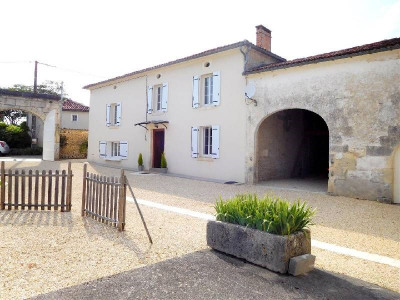 Maison 6 pièce (s) Entre Cognac et Saintes Maison 6 pièce (s) Entre Cognac et Saintes