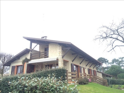 annonce immobiliere Vente Maison / villa Andernos-les-Bains Andernos, à proximité du centre et de la plage, cette belle maison de 180 m² est située en position domin ...