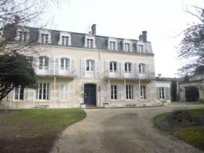 Maison 11 pièce (s) Centre Ville de Cognac Maison 11 pièce (s) Centre Ville de Cognac