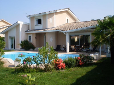 annonce immobiliere Vente Maison / villa Andernos-les-Bains Andernos, quartier calme, et résidentiel pour cette jolie maison d'architecture originale. Confort d'une ...