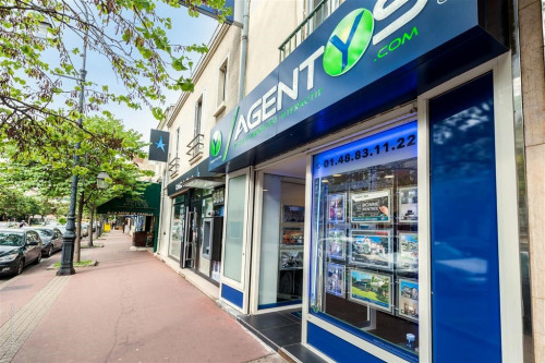 Verkauf - Grundstück - 380 m2 - La Varenne Saint Hilaire - Photo 