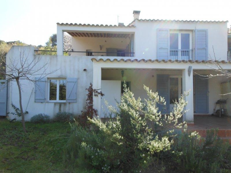 Jardin Meubles Maison Bricolage a Cargese