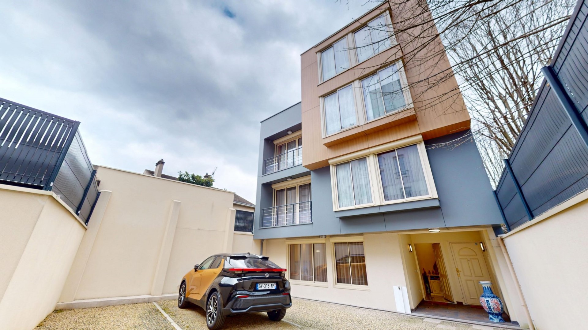 Maison contemporaine à vendre dans le quartier Quatre Routes