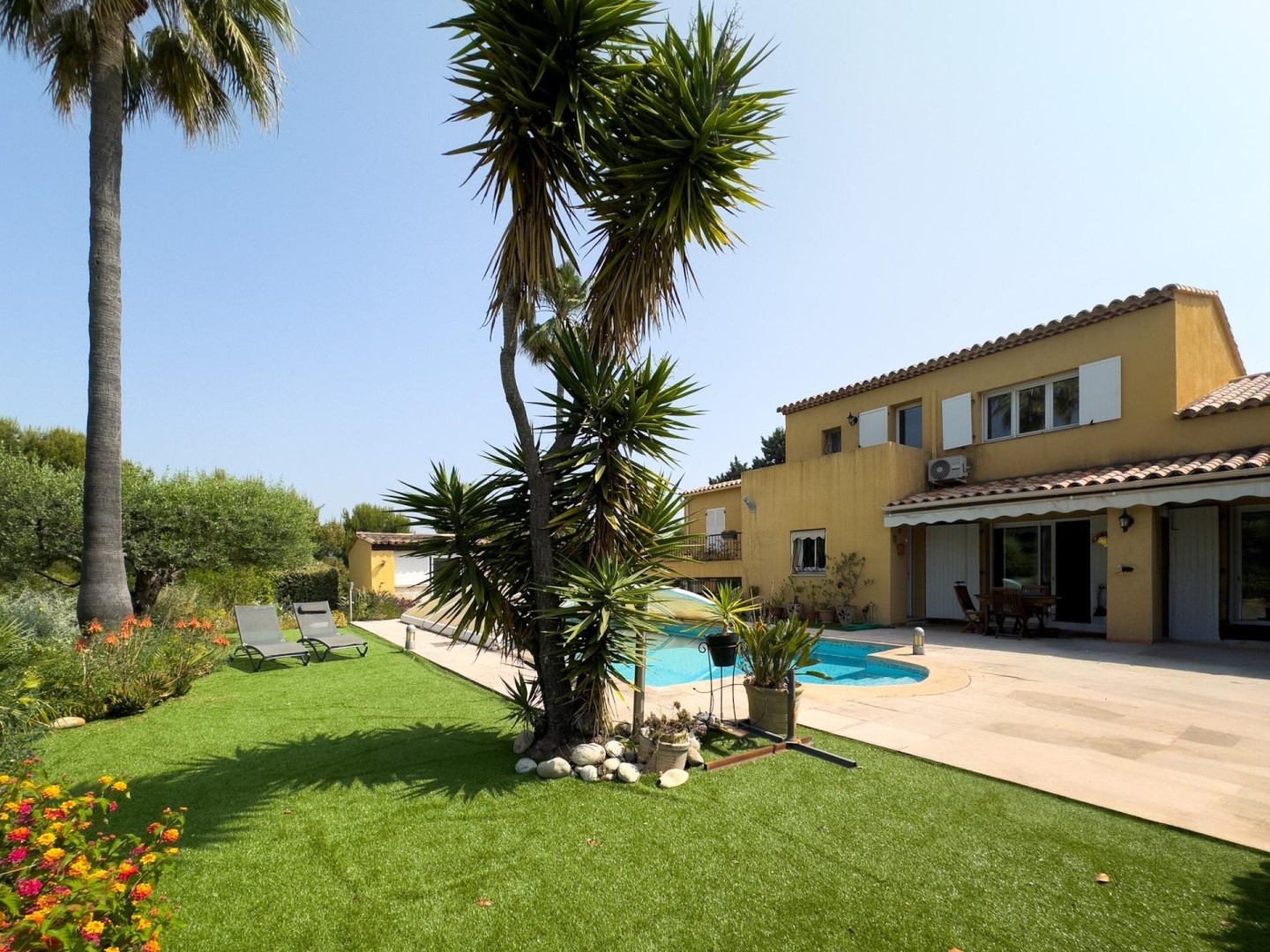 Luxury villa for sale in Saint-Laurent-du-Var