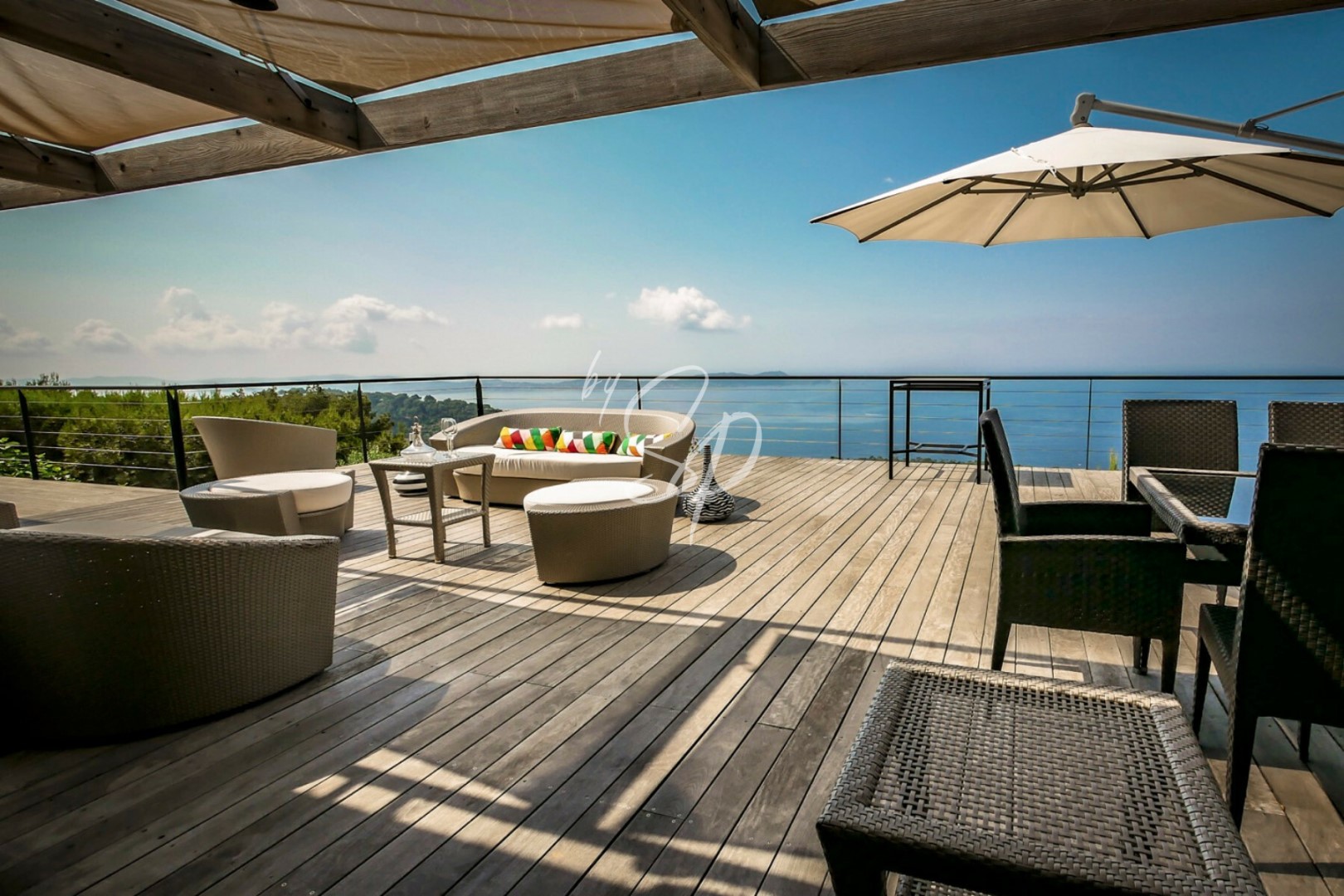 Luxury villa for sale in the district Hauteurs de Carqueiranne