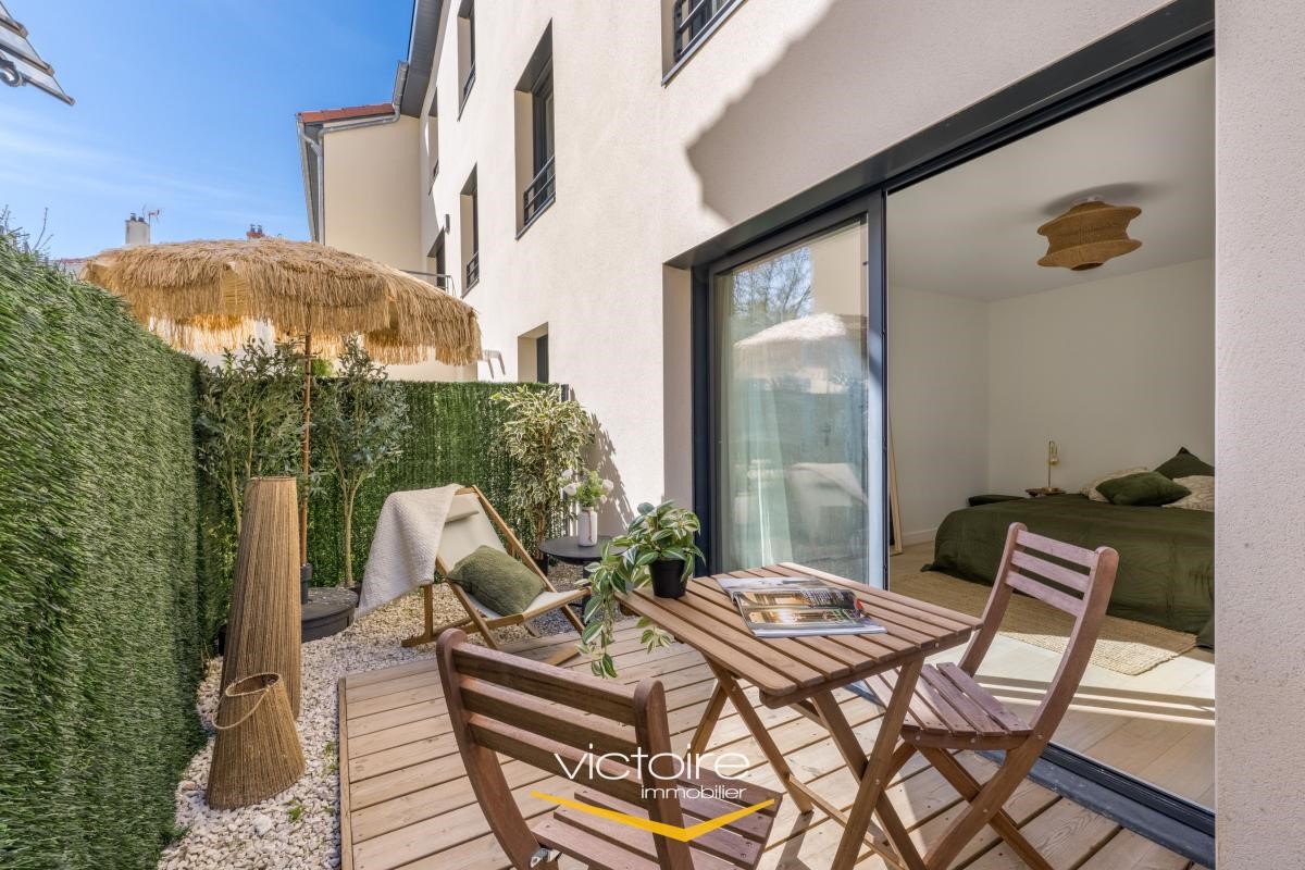 triplex for sale in the district Montchat