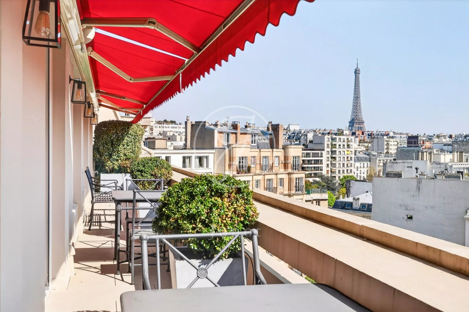 Luxury apartments / penthouses for sale in the district Auteuil Nord