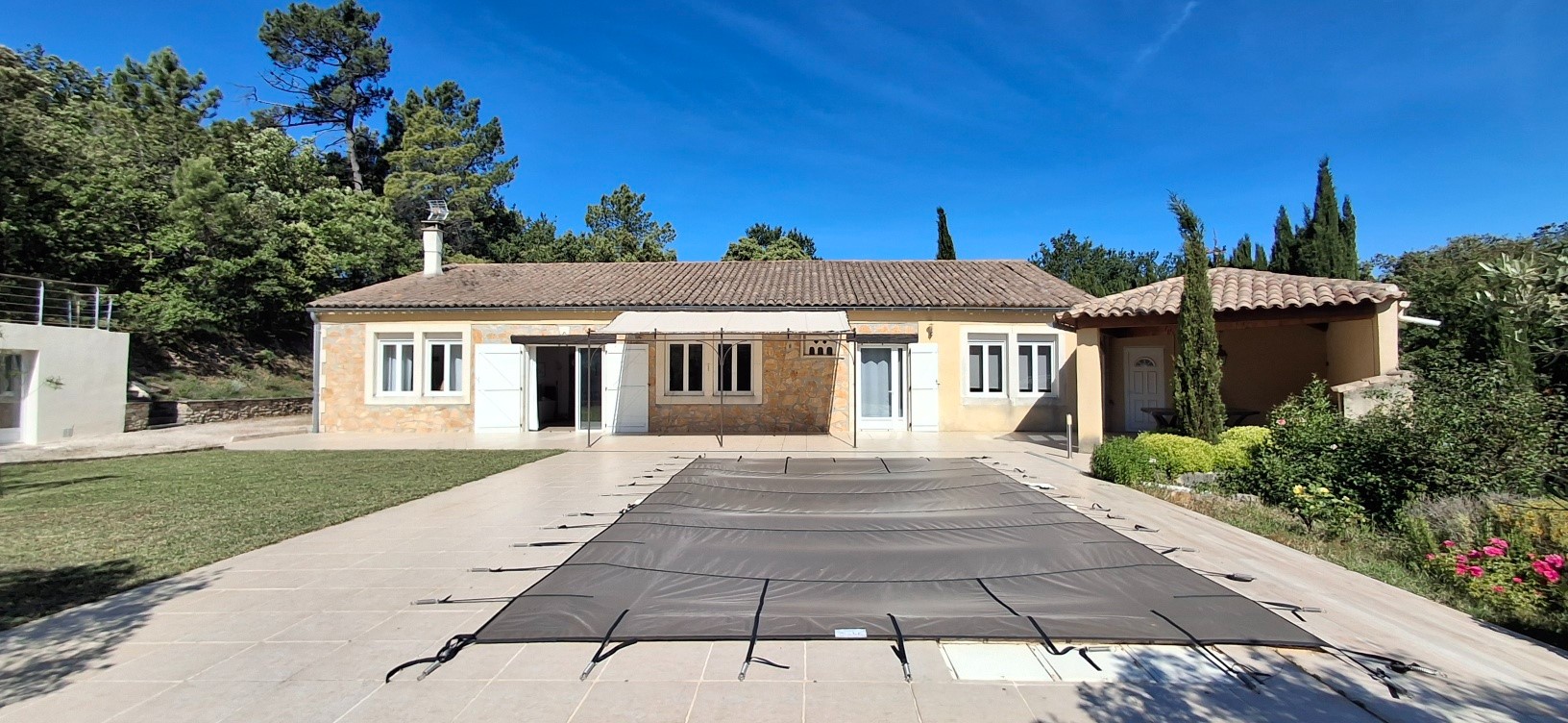 Villa de luxe à vendre dans le quartier Est