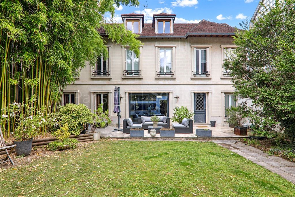 Maison de ville à vendre dans le quartier Les Corluis