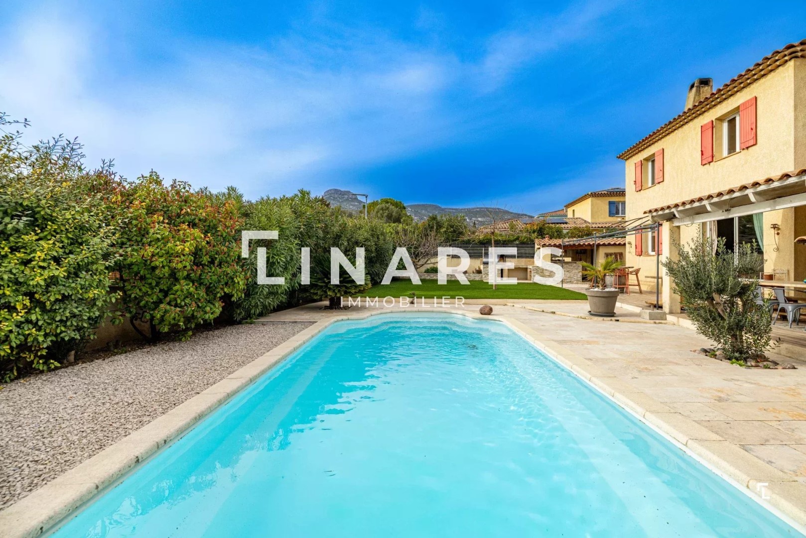 Luxury villa for sale in the district Ganteaume