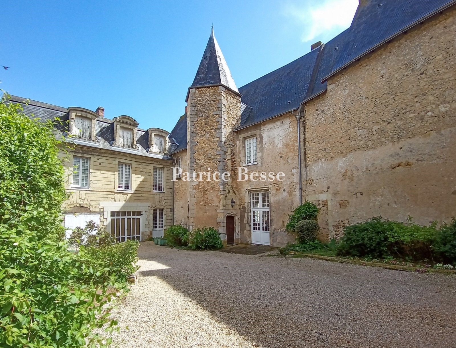 Private mansion for sale in Niort