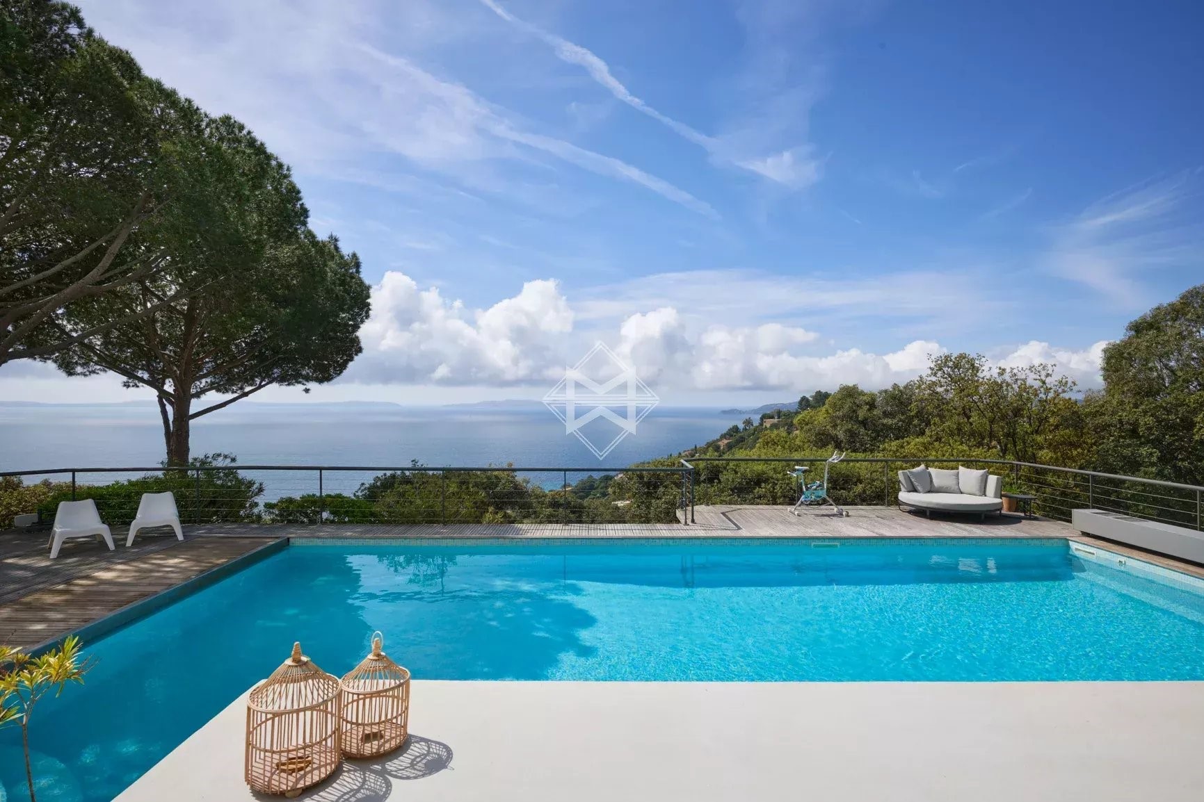Luxury villa for rent in the district Les Calanques