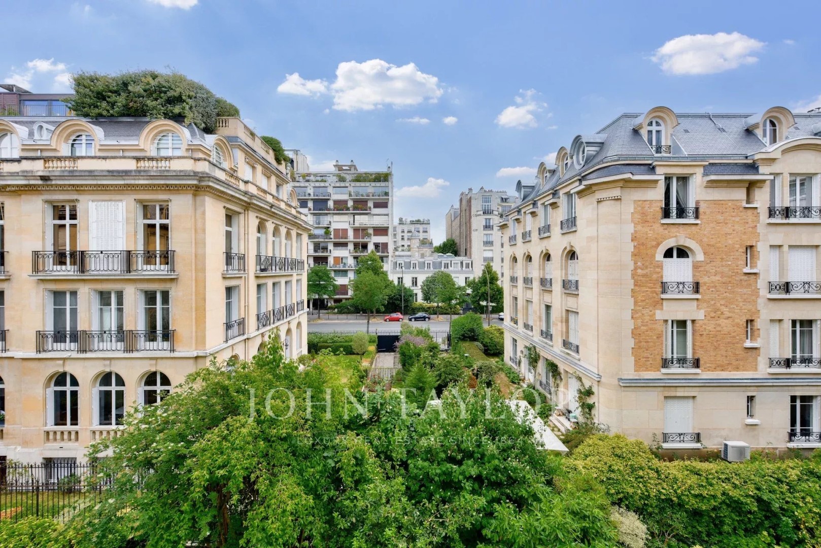 Luxury apartments / penthouses for sale in the district Bois de Boulogne