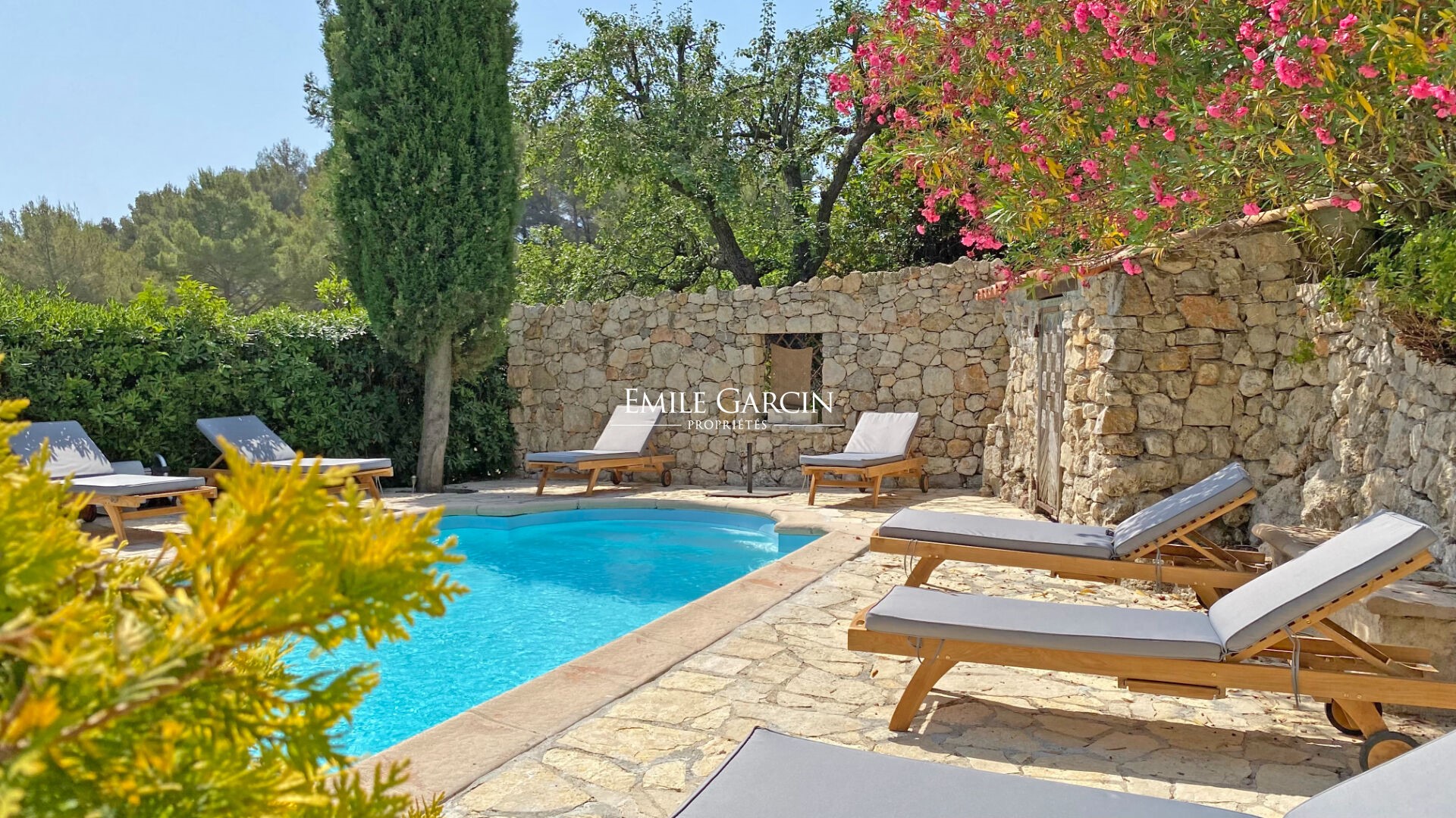 Maison de luxe en location saisonnière dans le quartier Pibonson-Les Faisses-Ranguin