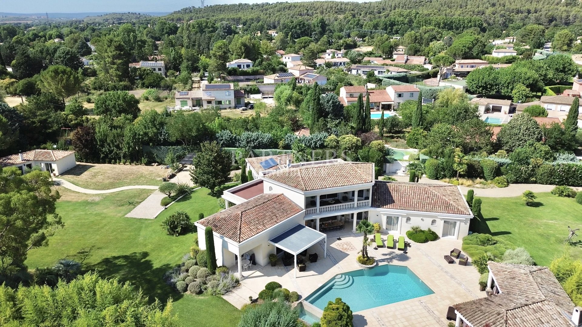 Luxury house for sale in Aix-en-Provence