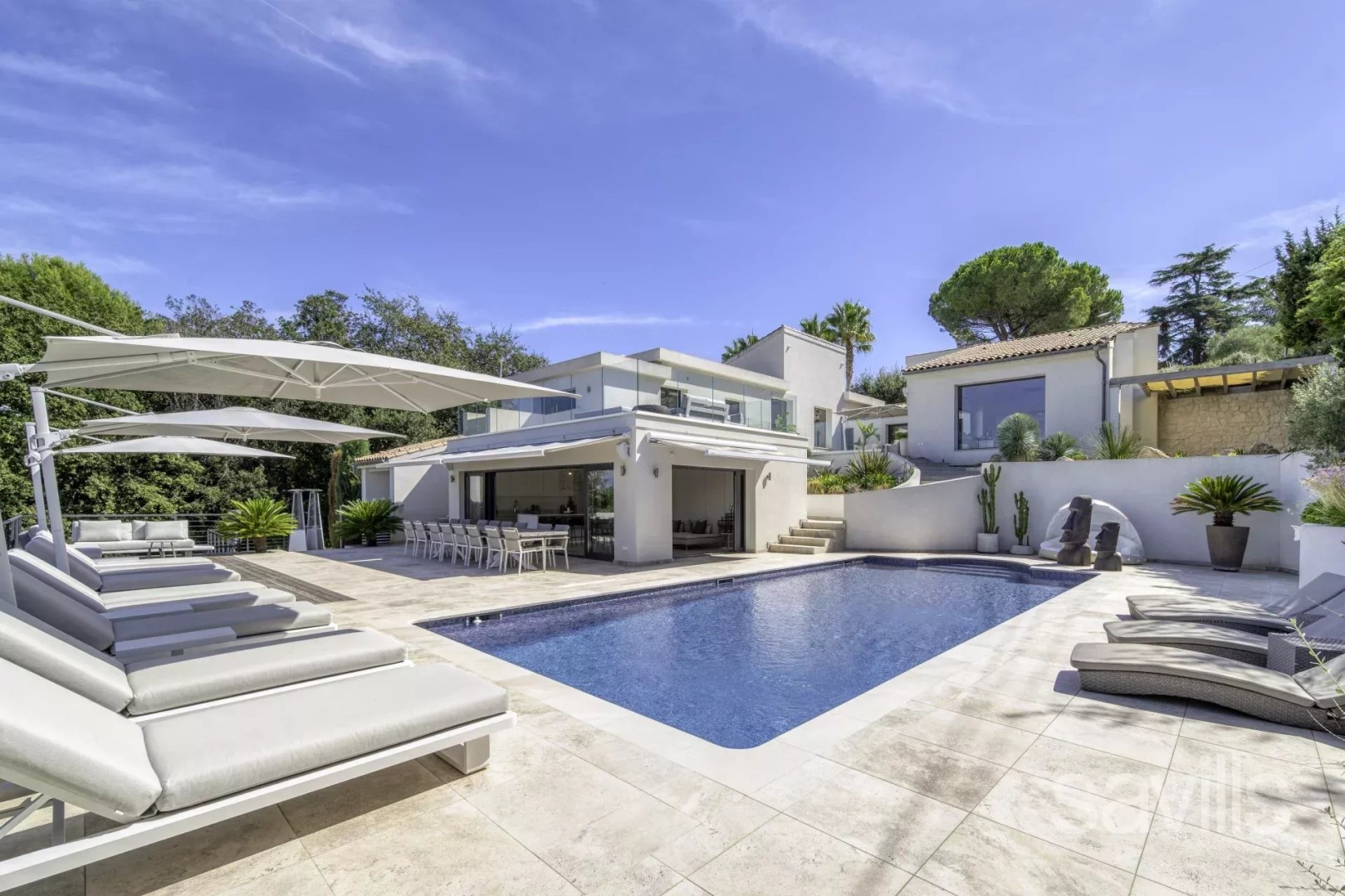 Luxury villa for rent in the district Les Cougoulins-Rastines