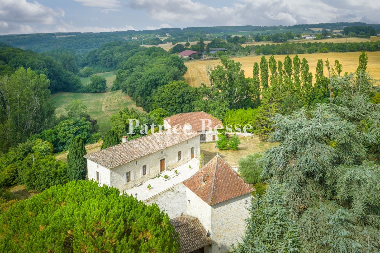 Old house for sale in Hautefage-la-Tour