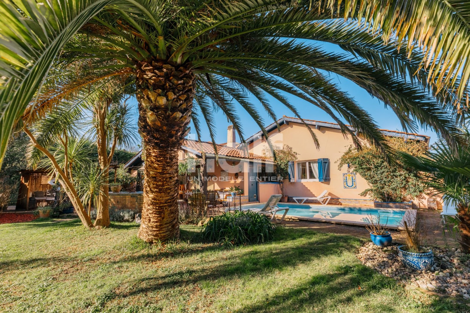Luxury house for sale in the district Cantau-Bernain-Saint Jean