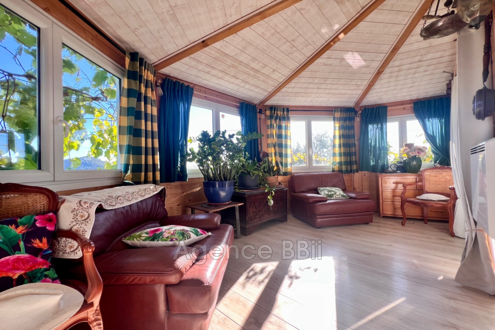 Luxe stadswoning te koop in Saint-André-de-la-Roche