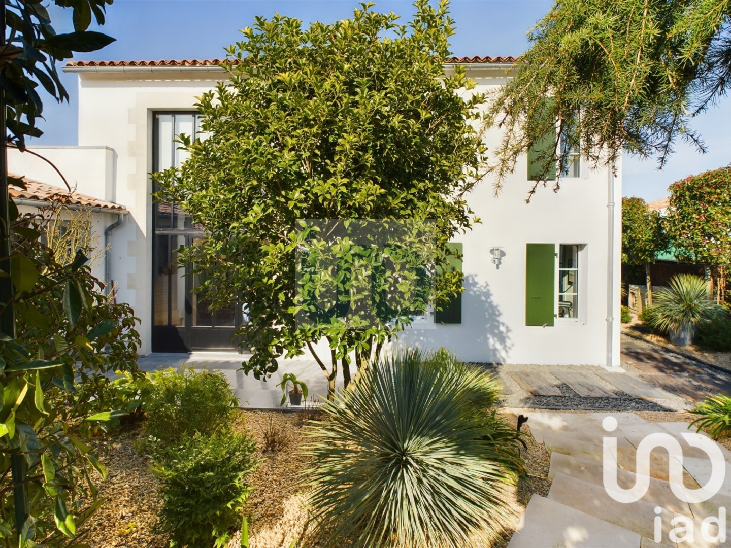 Traditional property for sale in La Flotte