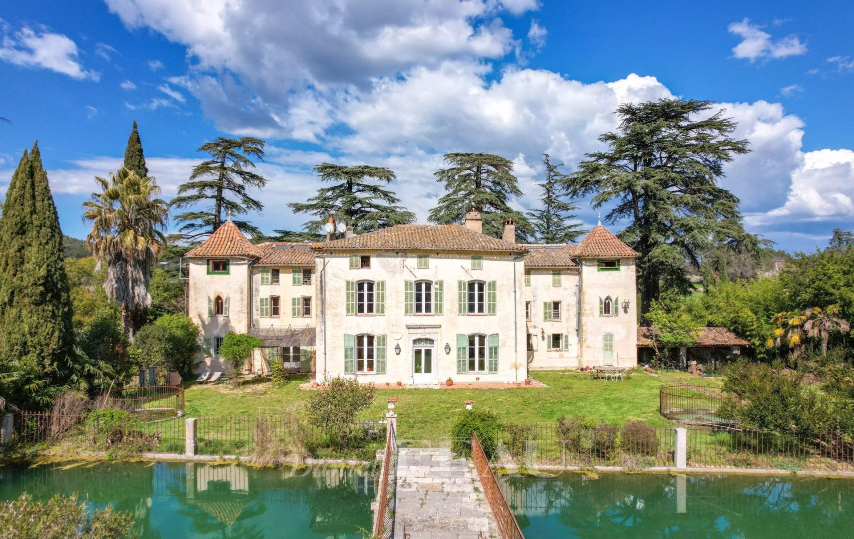 Château à vendre dans le quartier Extension Années 80-90