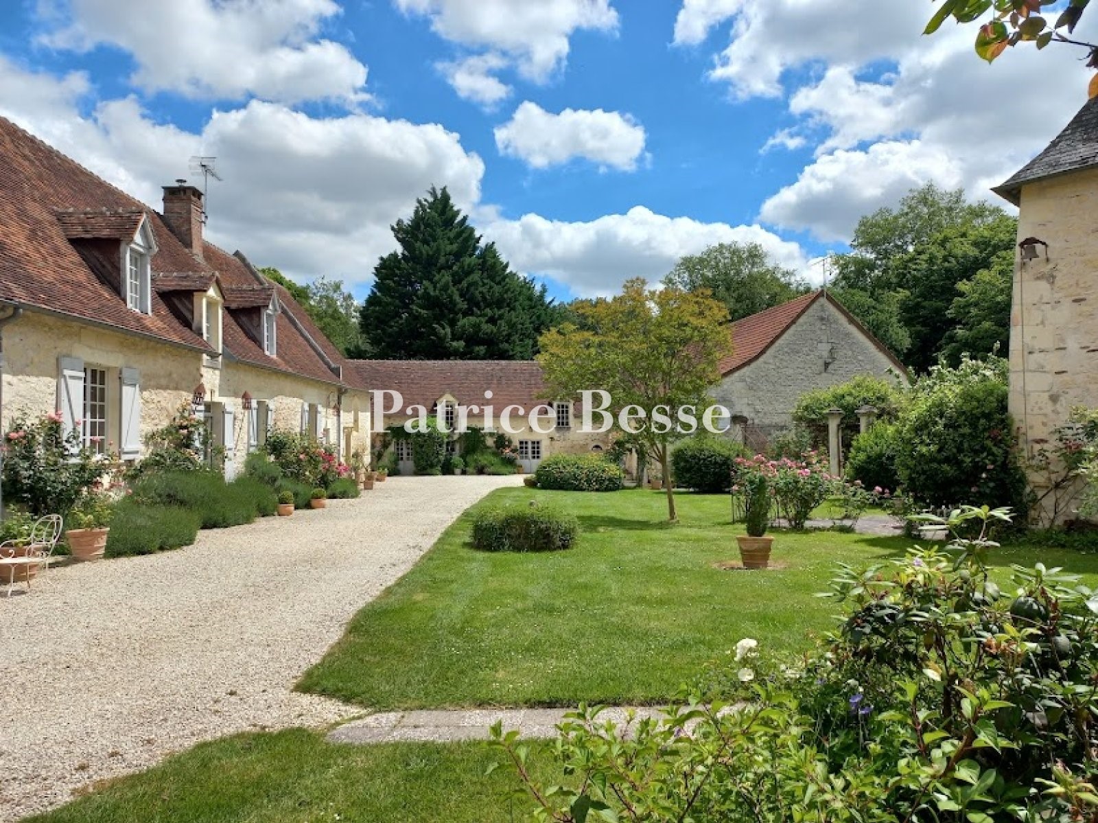 Traditional property for sale in Nouans-les-Fontaines