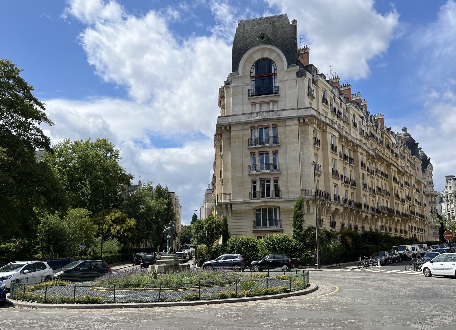 Luxury apartment for sale in the district Auteuil Nord
