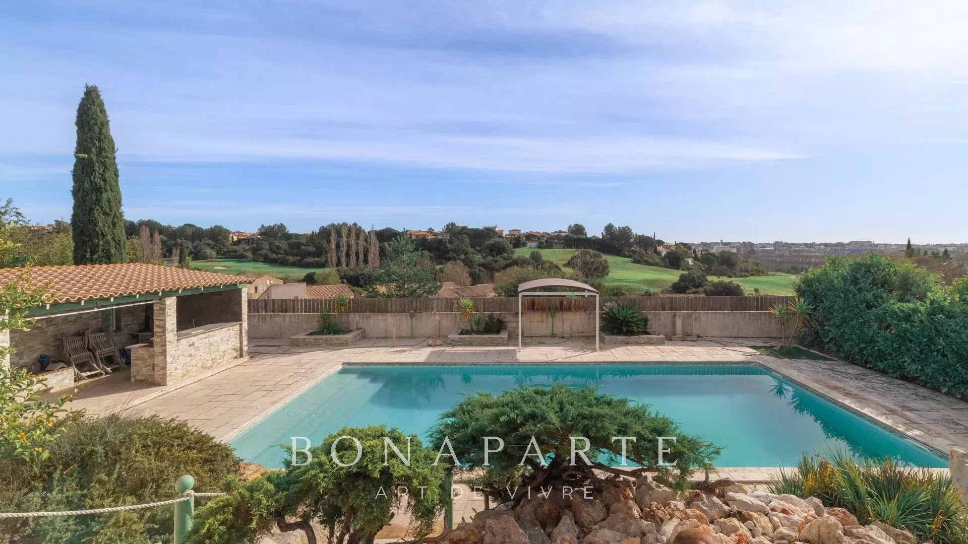 Villa de luxe à vendre dans le quartier Nord