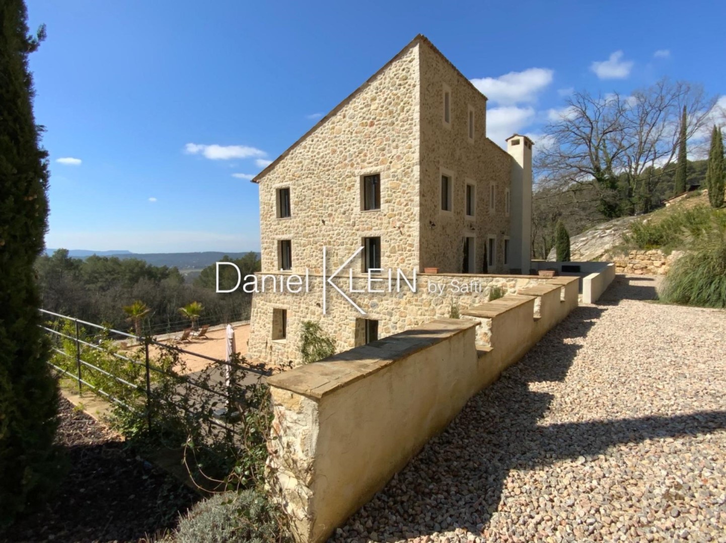 Estate for sale in Tourrettes