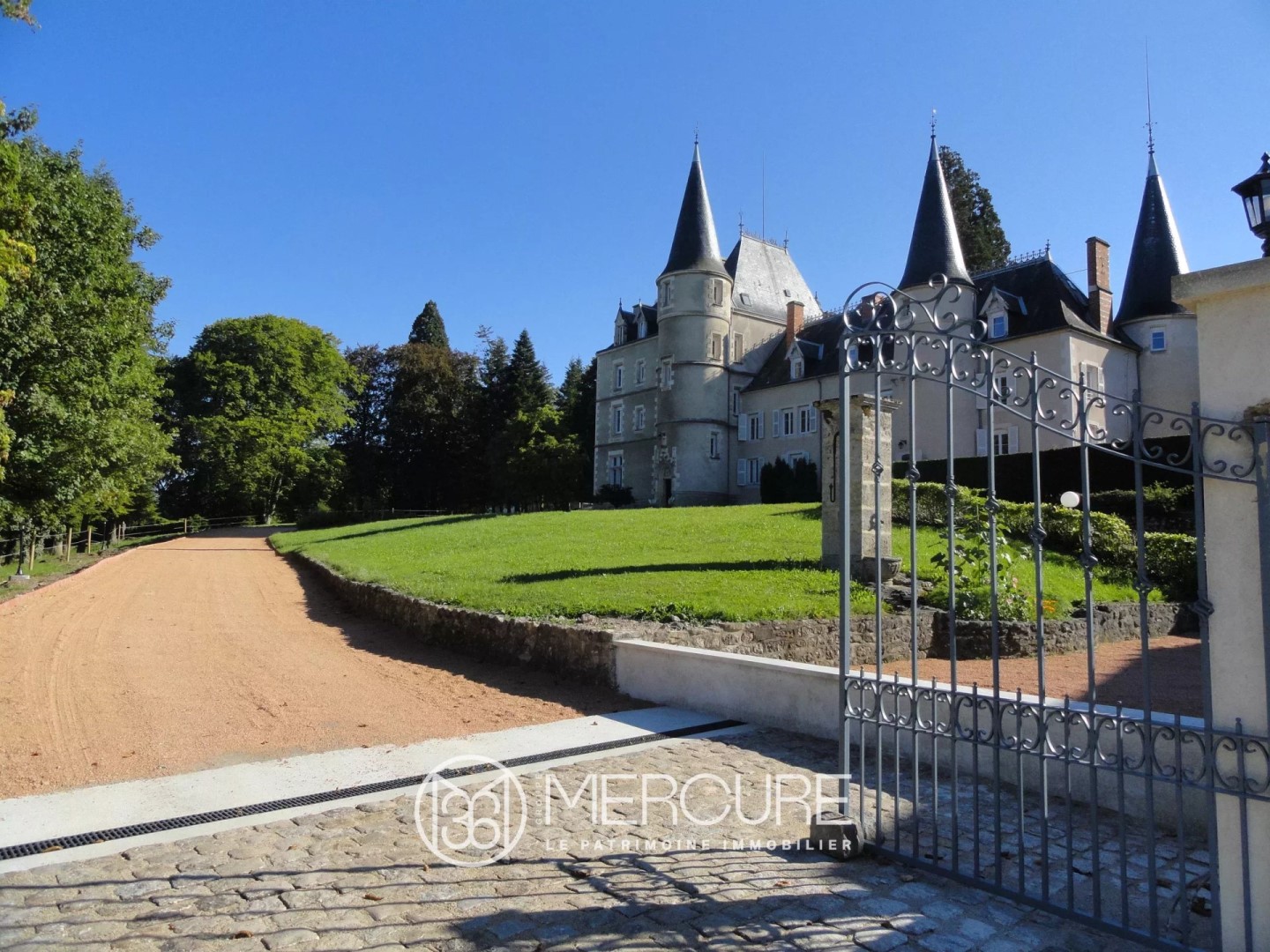 Château à vendre dans le quartier Marche