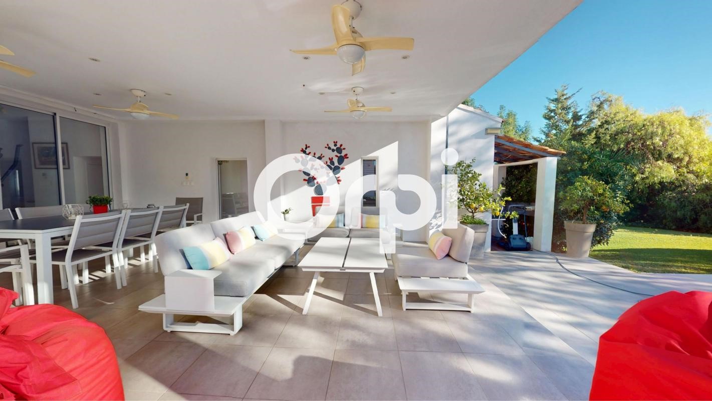 Luxury villa for sale in the district Hauteurs de Carqueiranne