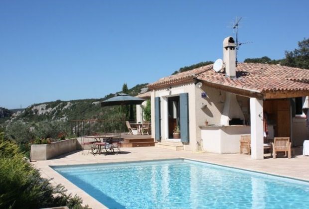 Villa Piscine Privee Sur Les Hauteurs Du Village A Sauveterre Gard Location De Vacances N 670 Par Maison En Provence