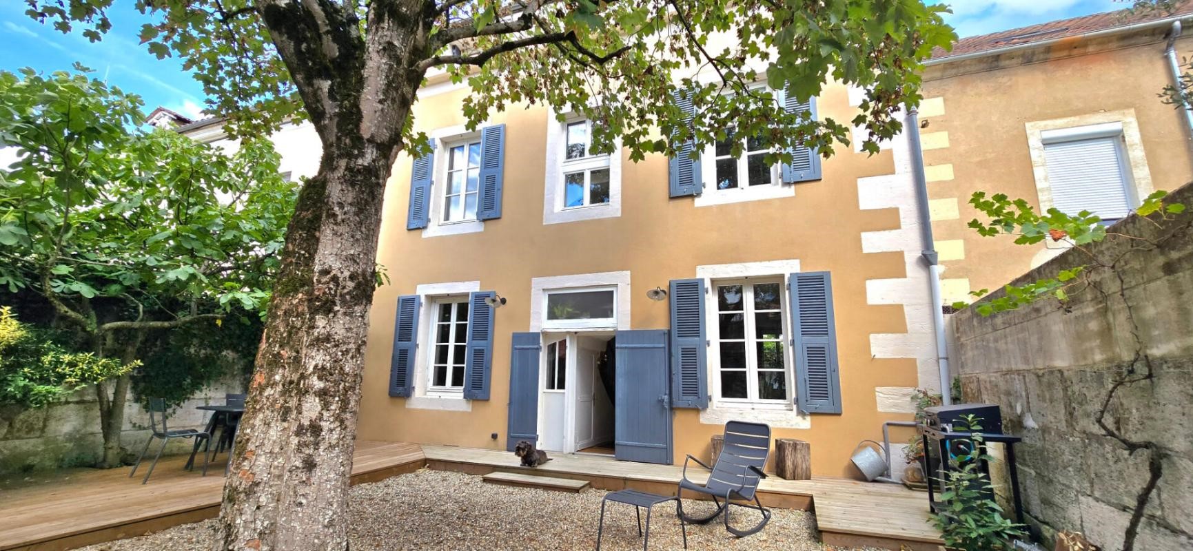 Maison de luxe à vendre dans le quartier Georges Pompidou
