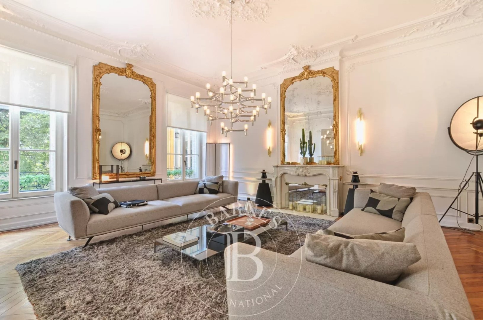 Luxury apartment for sale in the district Centre-Ancienne Ville