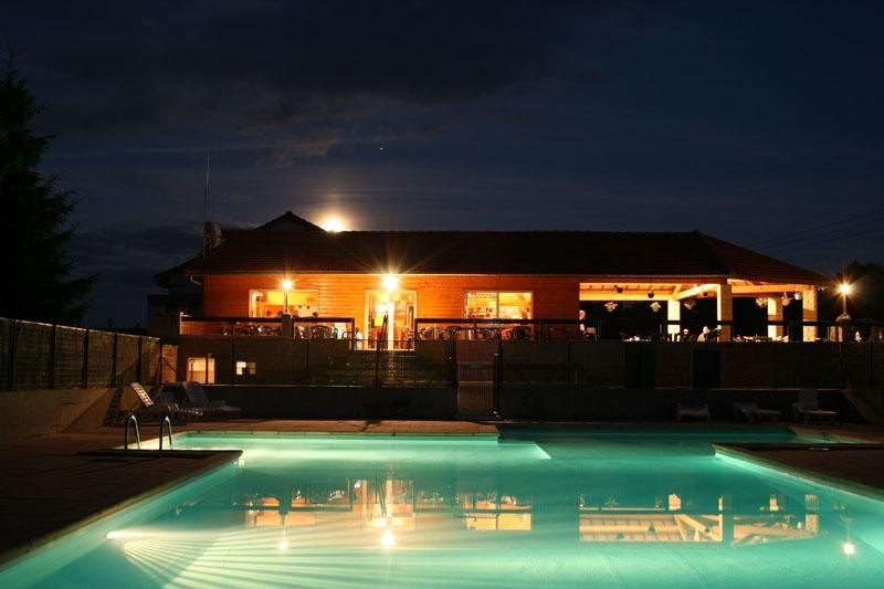 Camping Les Sous Bois du Lac, 136 emplacements, 35 locatifs