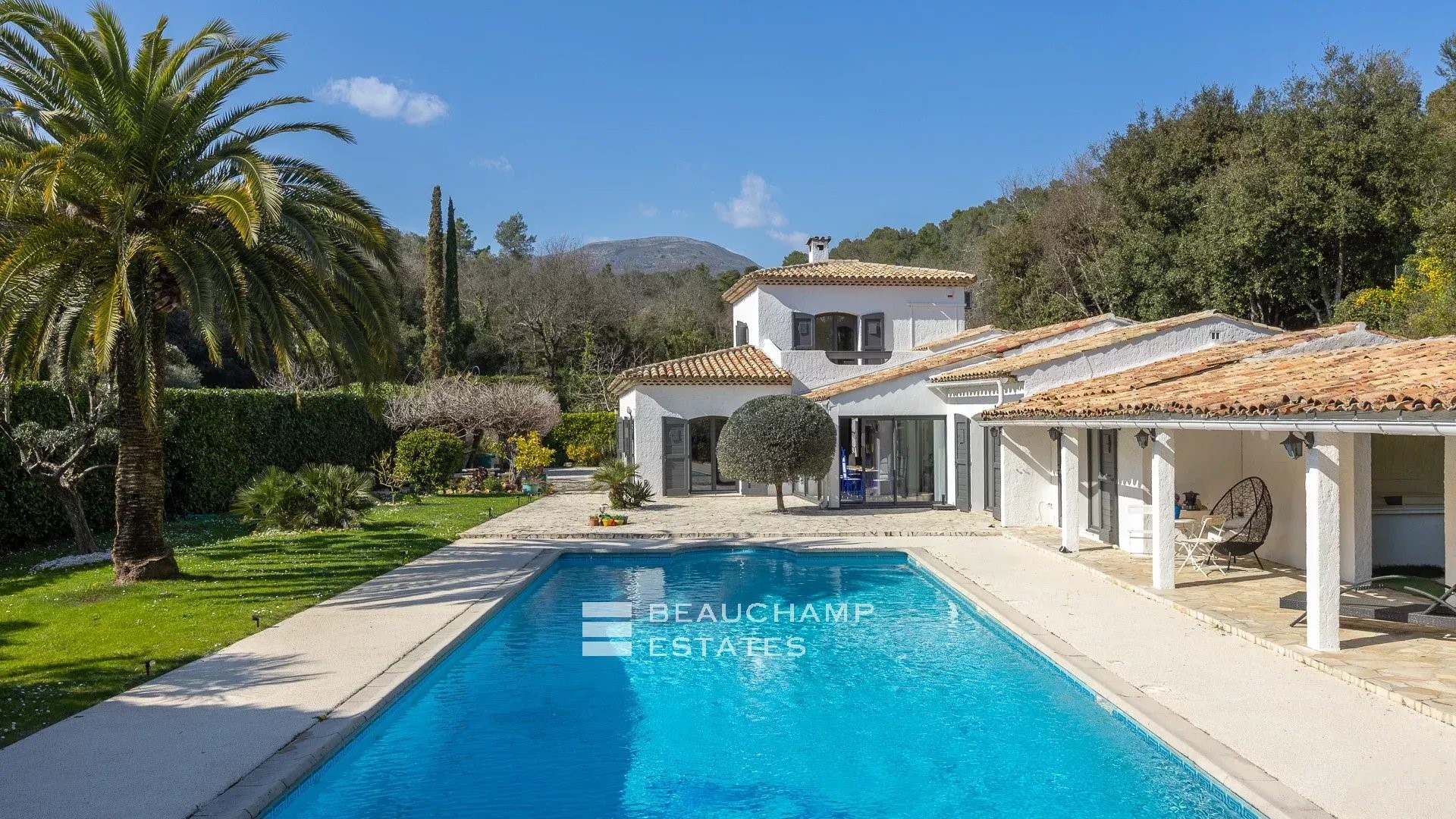Luxury villa for sale in the district Quartiers Ouest Montgros-Montmeuille