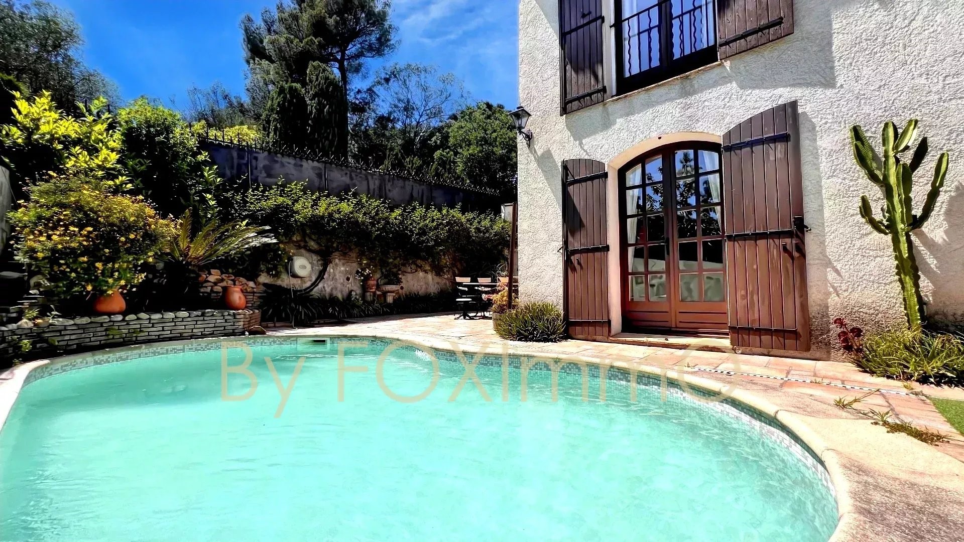 Villa de luxe à vendre dans le quartier Hippodrome-Kennedy