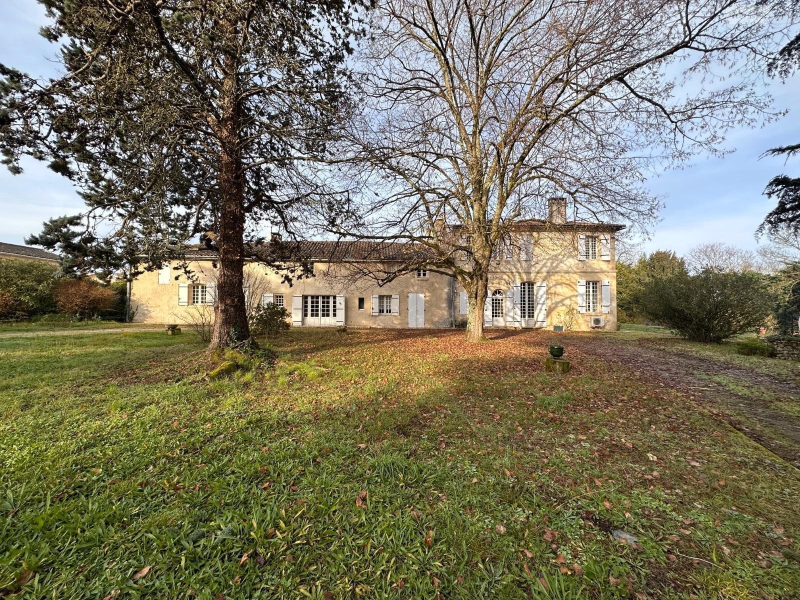 Luxury house for sale in Arveyres