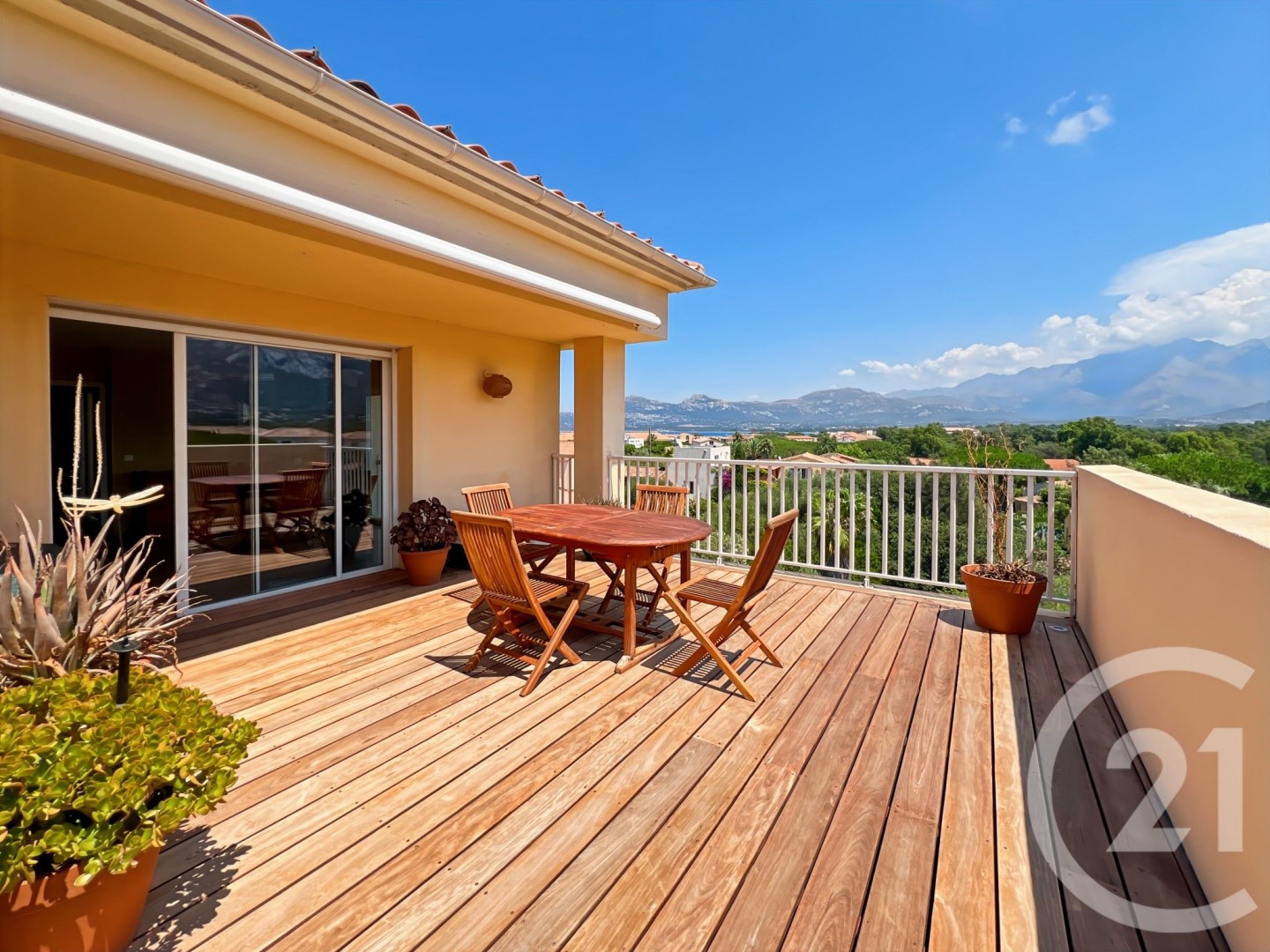 Luxe appartement te koop in Calvi