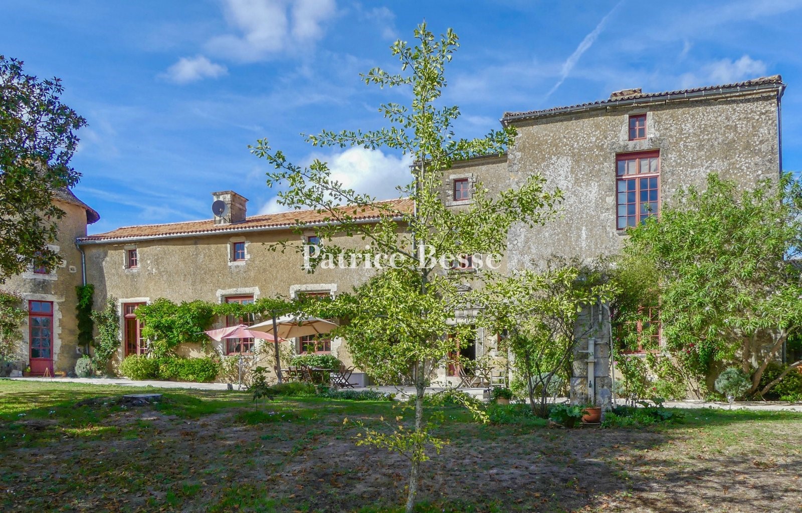 Luxury house for sale in Niort