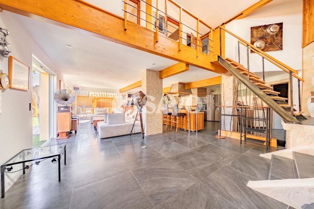 Luxury villa for sale in Lacanau