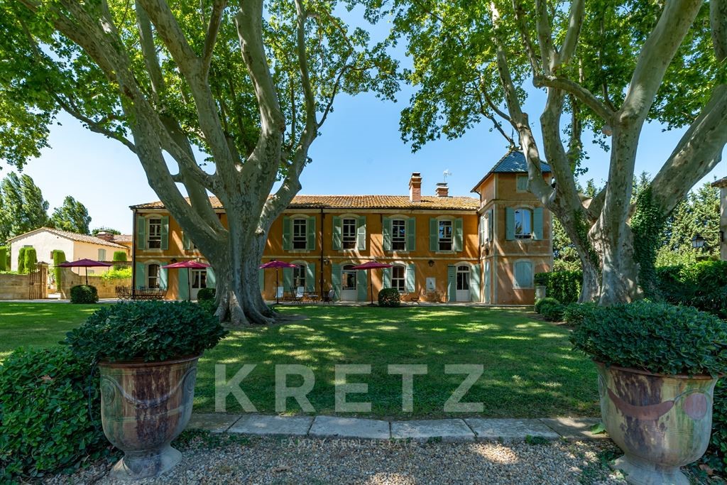 Farmhouse for sale in Arles